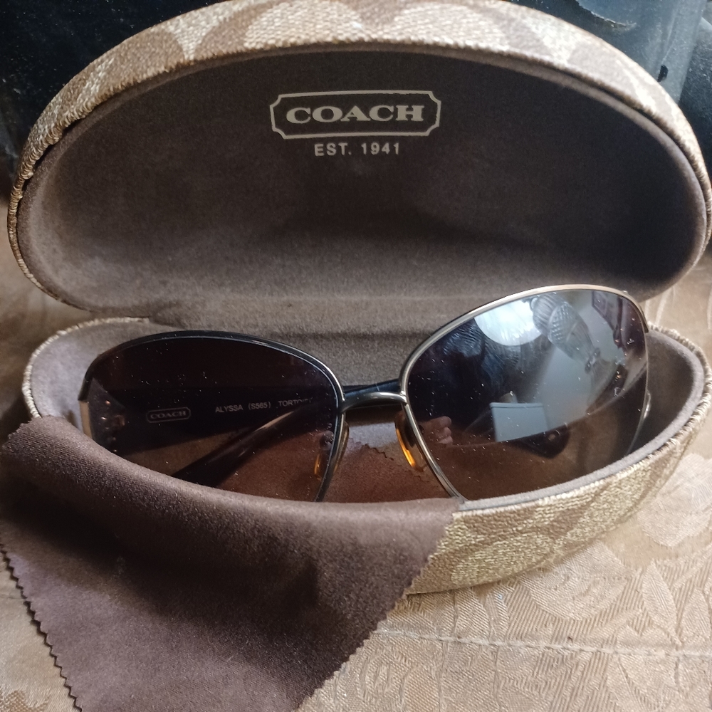 Alyssa Coach Sunglasses - Picture 4 of 4